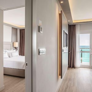 Junior suite executive